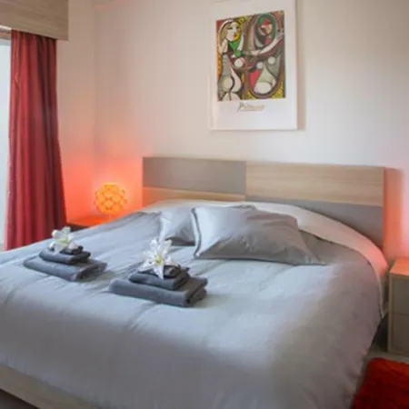 Castle Apts Hotel